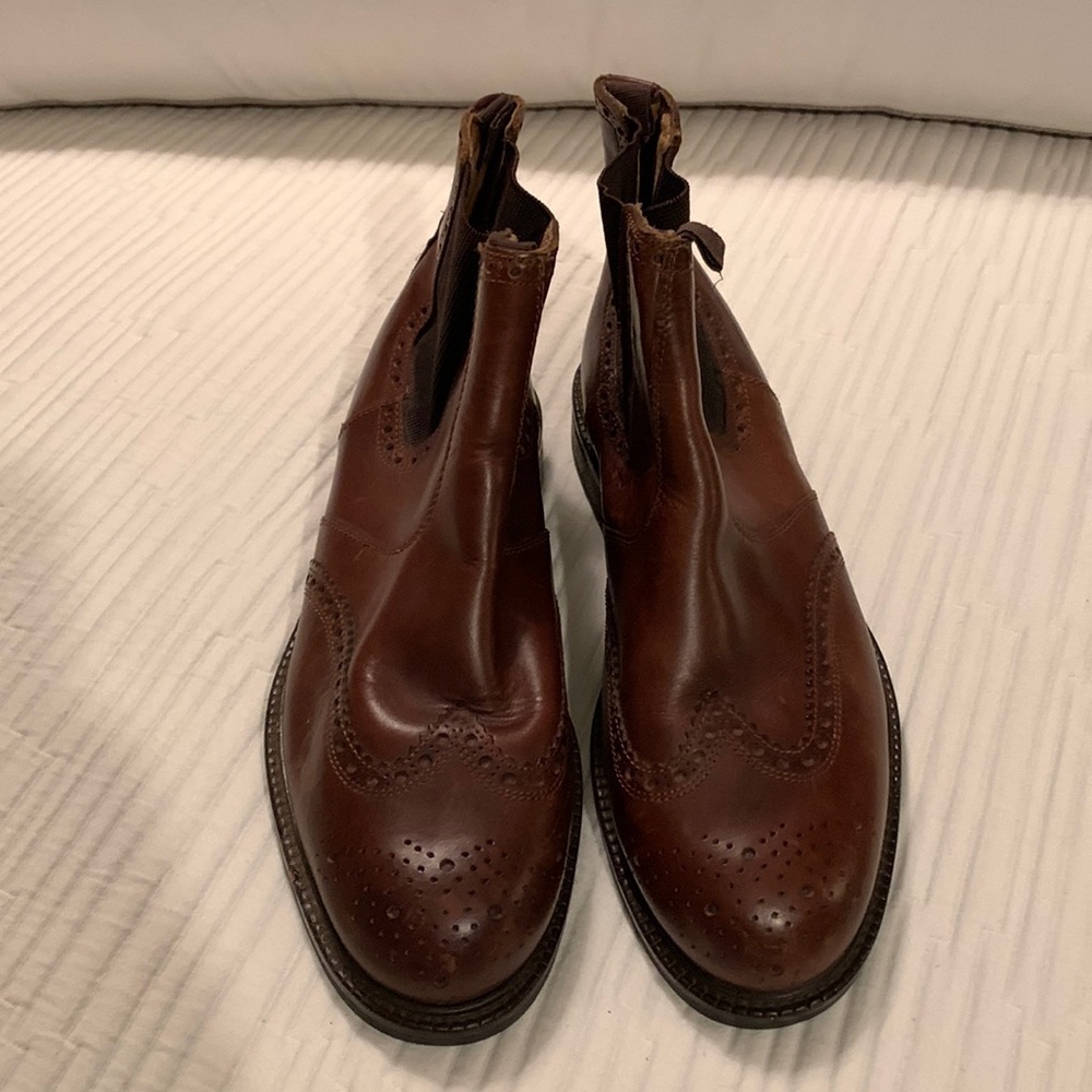 Kenneth Cole Men's chelsea boot with brogue details in brown leather Italy
